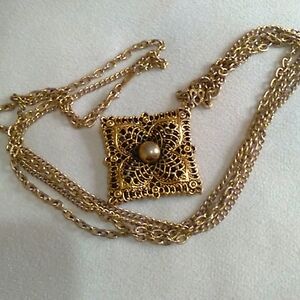 Vintage gold tone large filigree pendant necklace